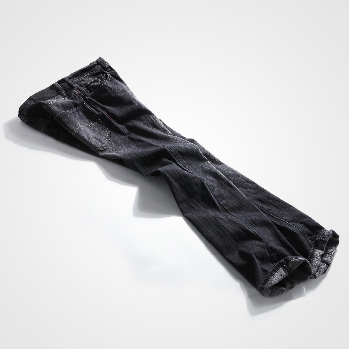 جينز رمادي غامق